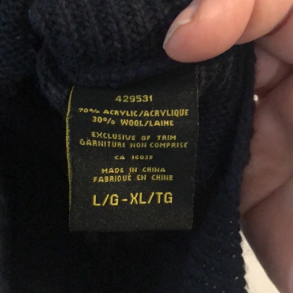 Poncho/Sweater - Picture 5 of 5